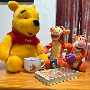 Disney Pooh and Tigger Plush (2) with Mug, VHS & Trading Pin